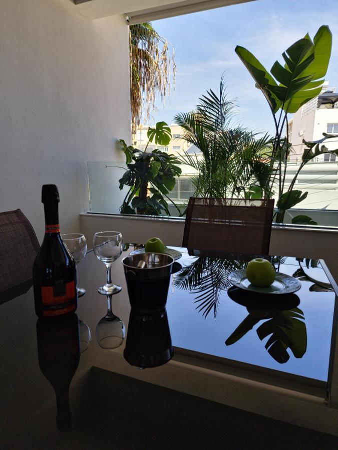 Carisa Deluxe Apartment With Jacuzzi Larnaca Buitenkant foto