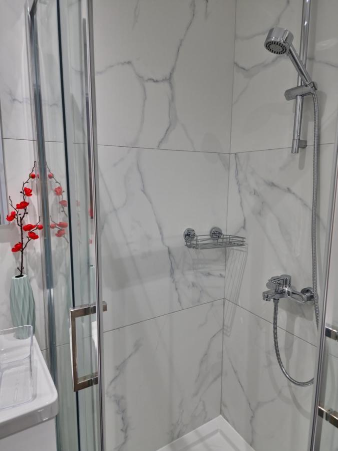 Carisa Deluxe Apartment With Jacuzzi Larnaca Buitenkant foto