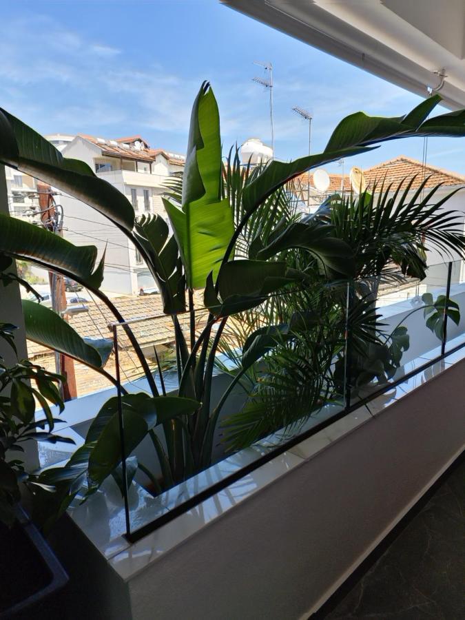Carisa Deluxe Apartment With Jacuzzi Larnaca Buitenkant foto