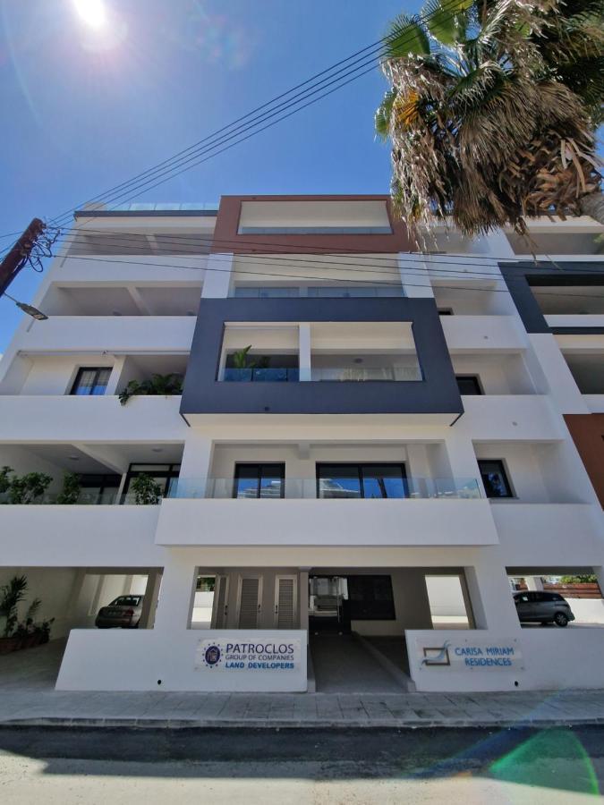 Carisa Deluxe Apartment With Jacuzzi Larnaca Buitenkant foto