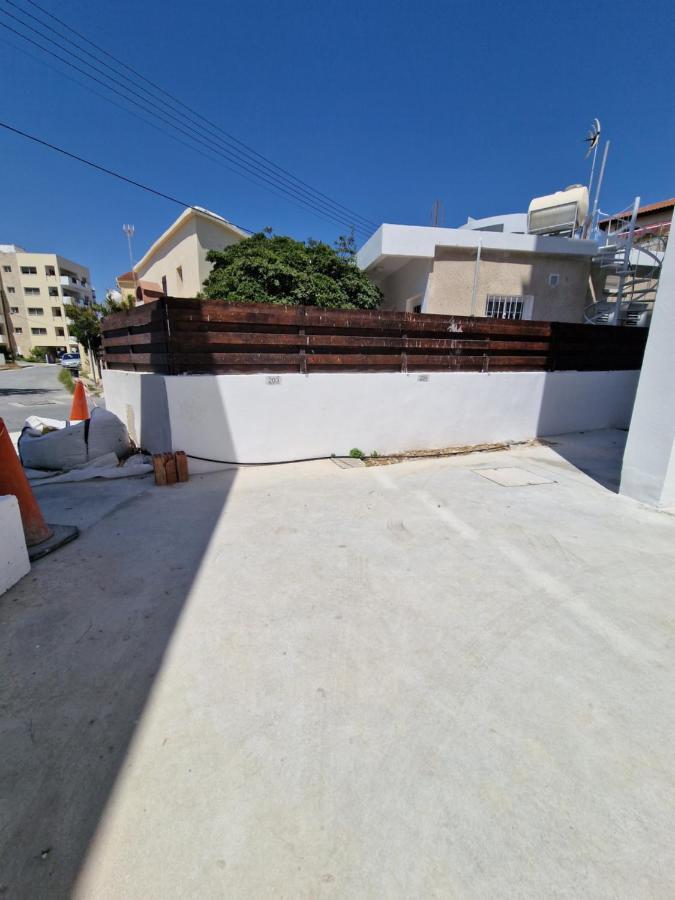 Carisa Deluxe Apartment With Jacuzzi Larnaca Buitenkant foto