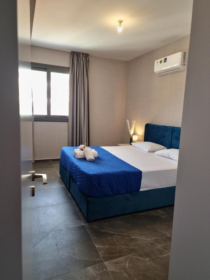 Carisa Deluxe Apartment With Jacuzzi Larnaca Buitenkant foto