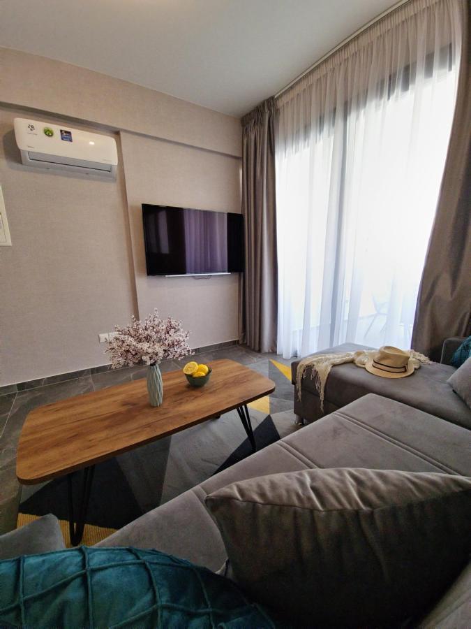 Carisa Deluxe Apartment With Jacuzzi Larnaca Buitenkant foto