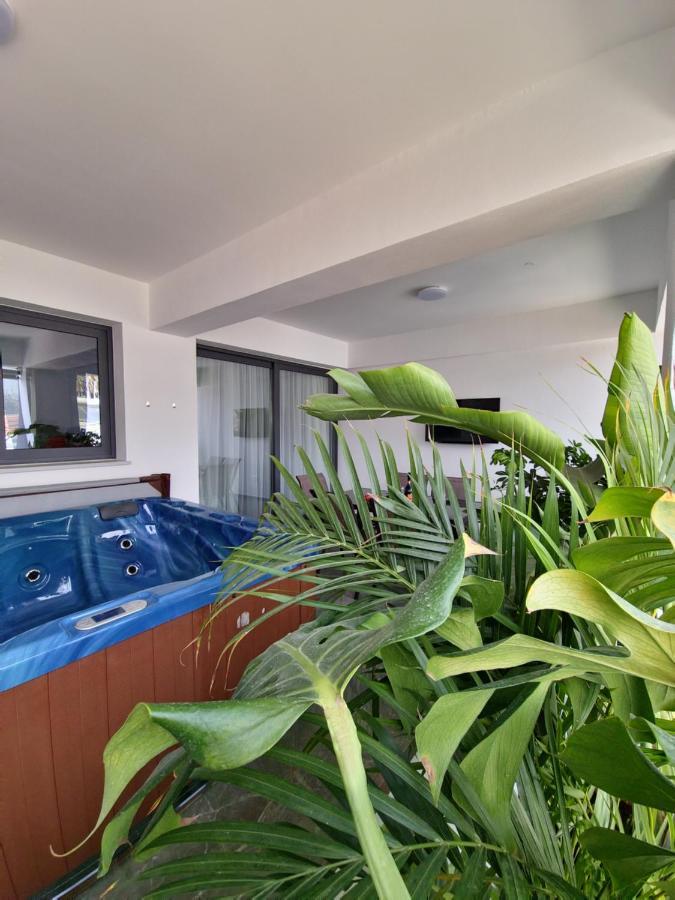 Carisa Deluxe Apartment With Jacuzzi Larnaca Buitenkant foto