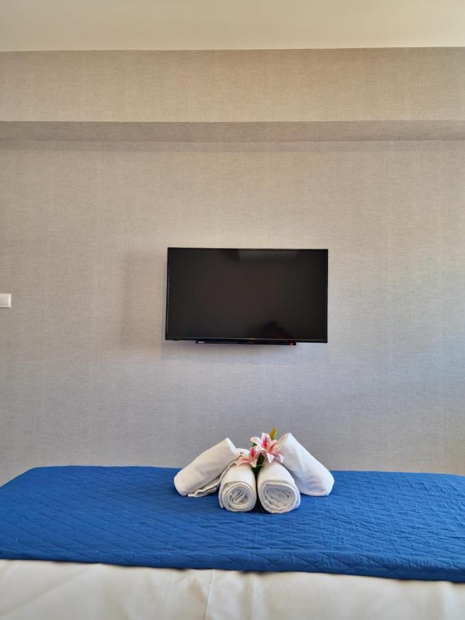 Carisa Deluxe Apartment With Jacuzzi Larnaca Buitenkant foto