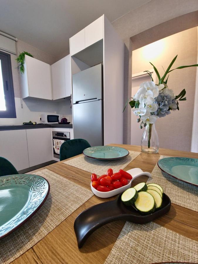 Carisa Deluxe Apartment With Jacuzzi Larnaca Buitenkant foto
