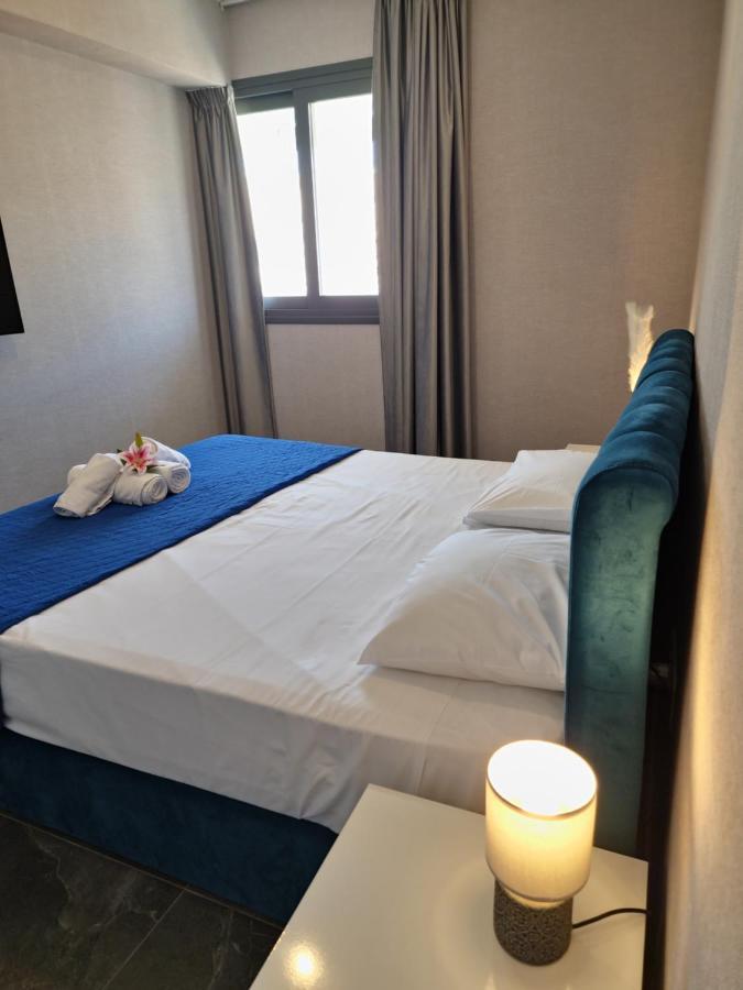Carisa Deluxe Apartment With Jacuzzi Larnaca Buitenkant foto