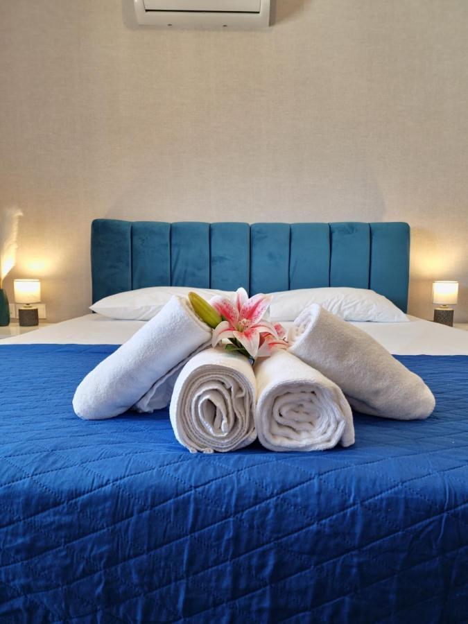 Carisa Deluxe Apartment With Jacuzzi Larnaca Buitenkant foto